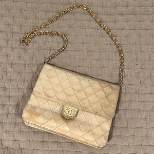 Vintage Chanel shoulder bag